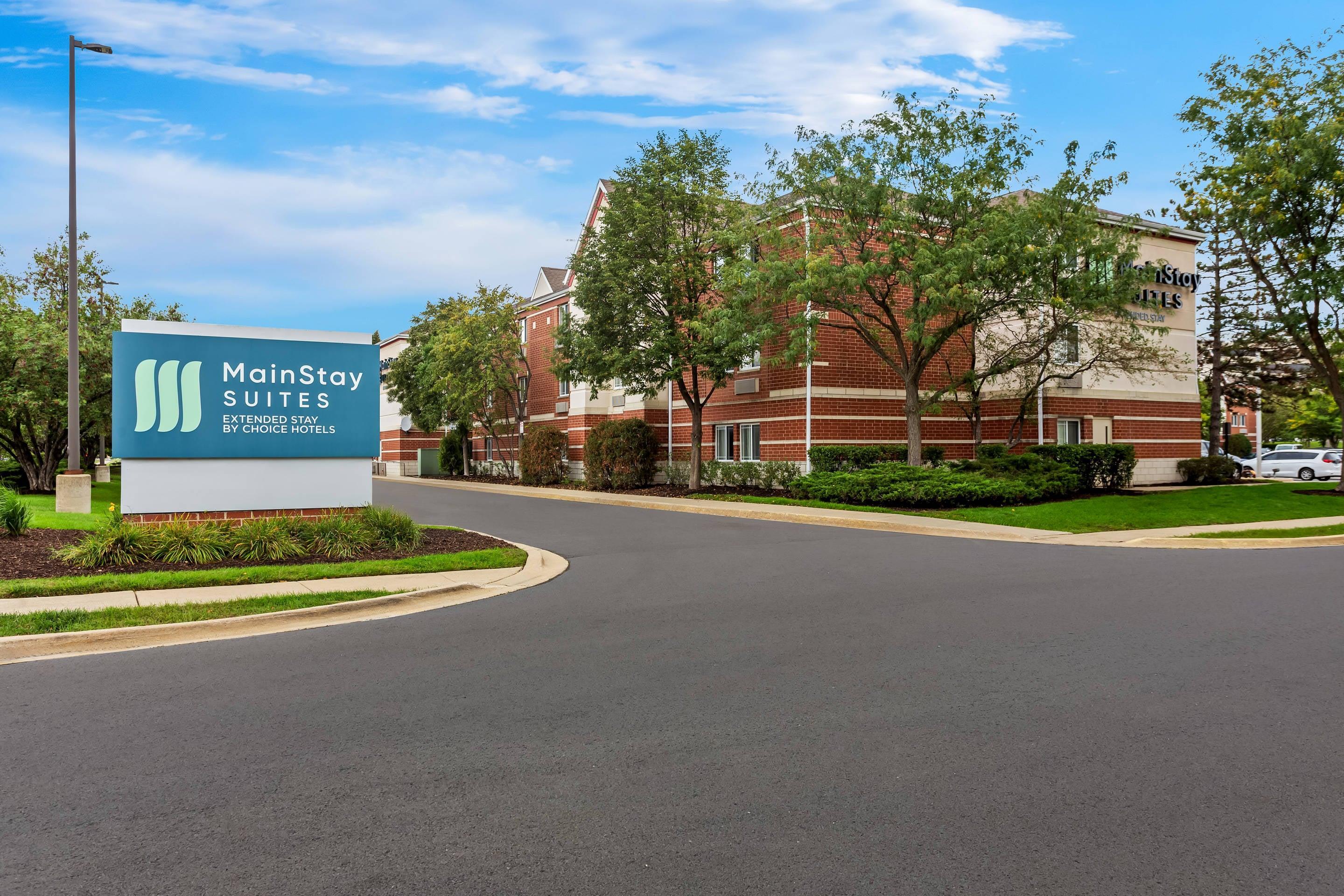 Hotel exterior | MainStay Suites Chicago Schaumburg