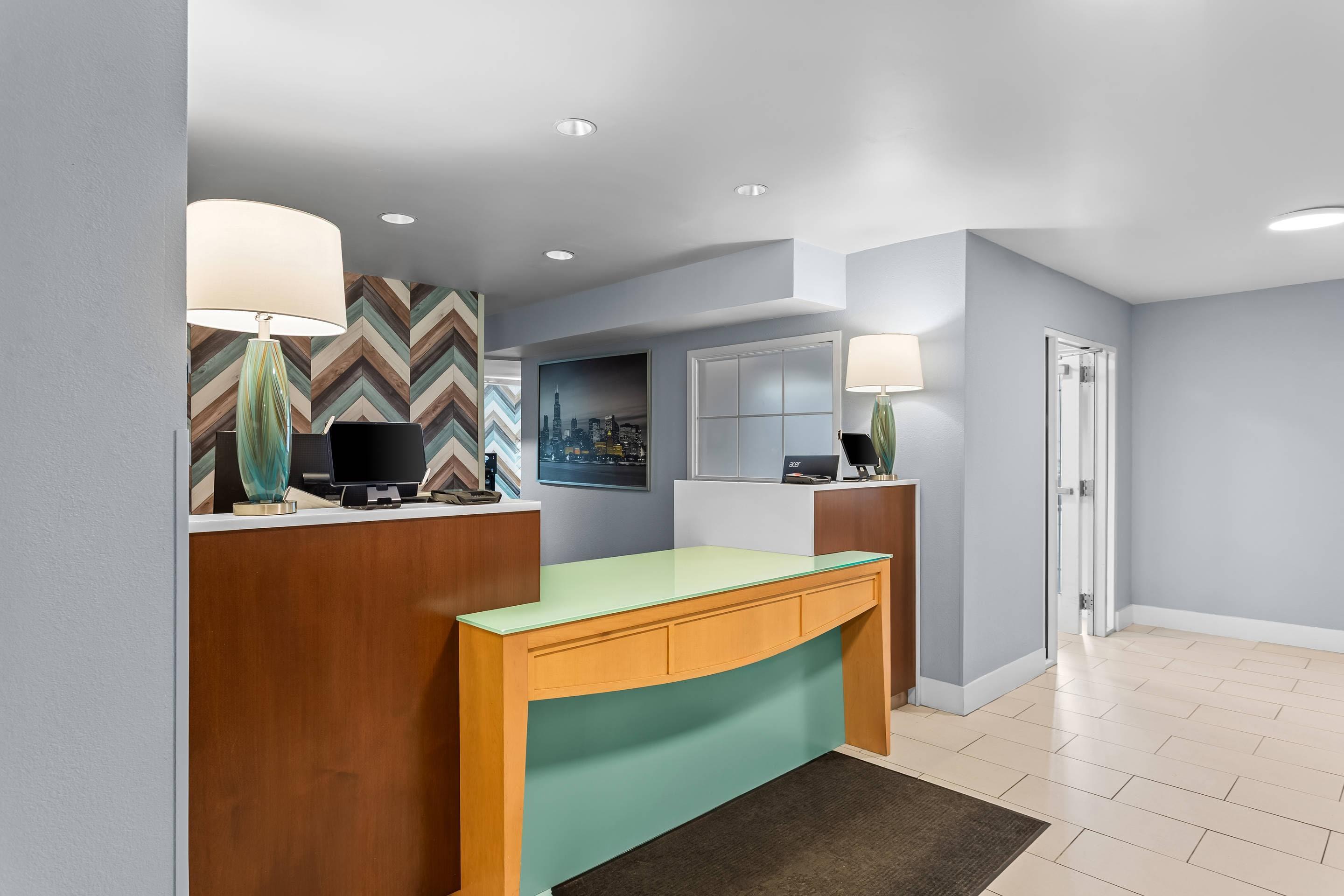 Front desk | MainStay Suites Chicago Schaumburg
