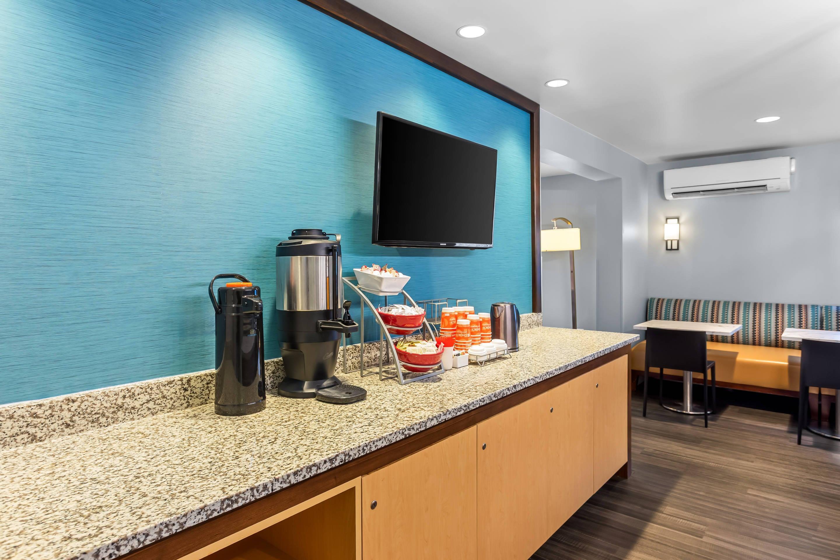 Breakfast area | MainStay Suites Chicago Schaumburg