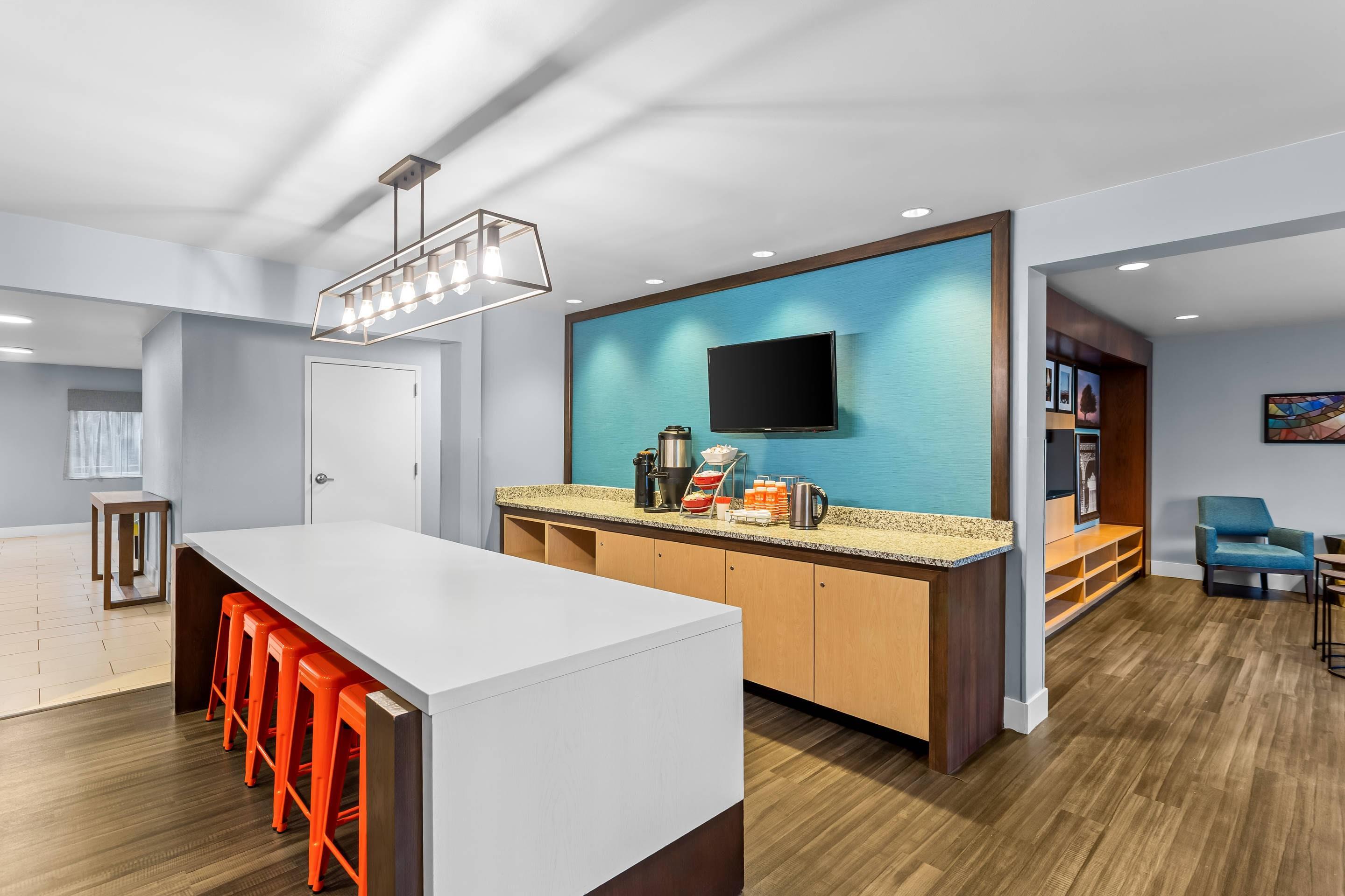 Breakfast area | MainStay Suites Chicago Schaumburg