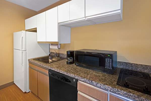  - MainStay Suites Auburn Hills - I-75, Exit 79