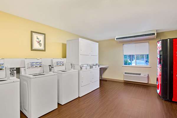 Amenities - MainStay Suites Executive Park Charlotte - I-77, Exit 5