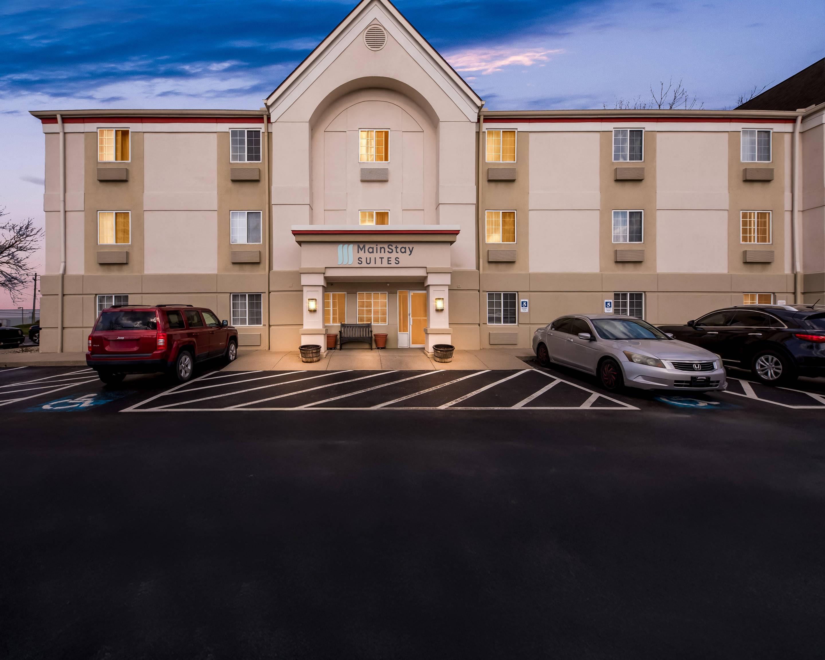 Hotel at night | MainStay Suites Cincinnati Blue Ash