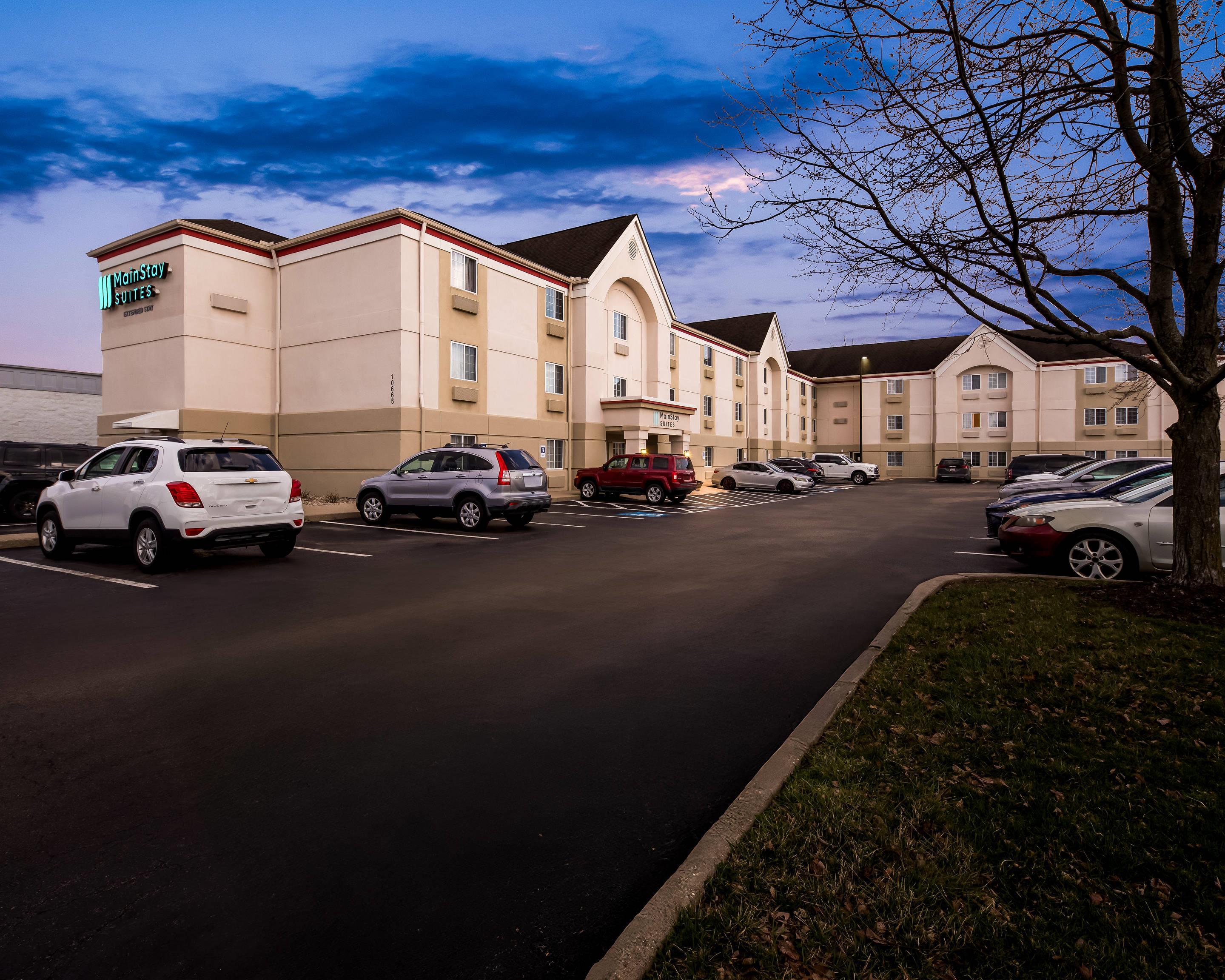 Hotel at night | MainStay Suites Cincinnati Blue Ash