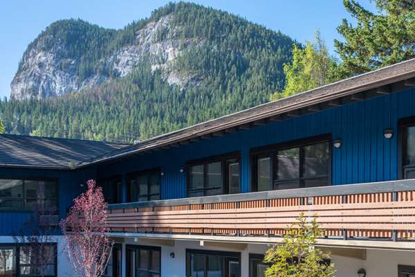 Exterior view - Dorothy Motel Banff