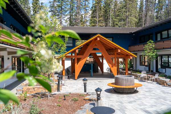 Exterior view - Dorothy Motel Banff