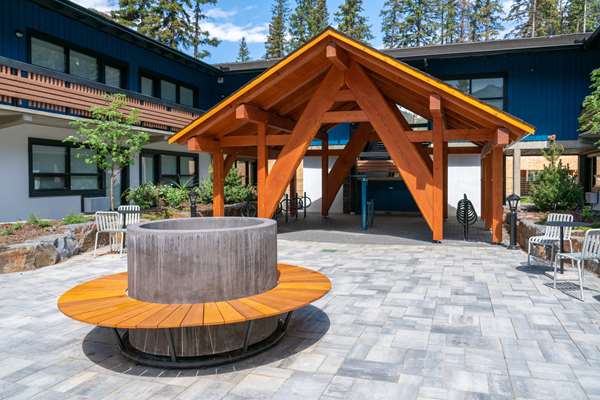 Exterior view - Dorothy Motel Banff