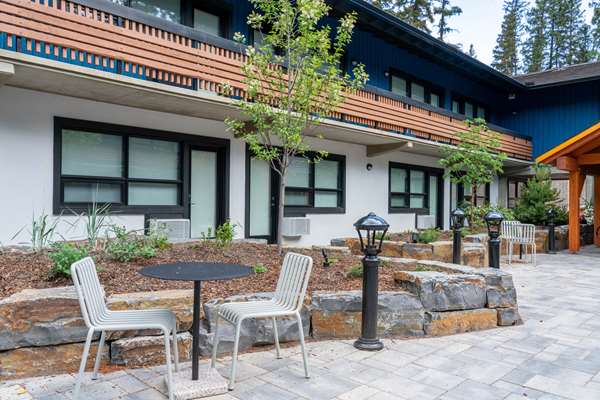 Exterior view - Dorothy Motel Banff