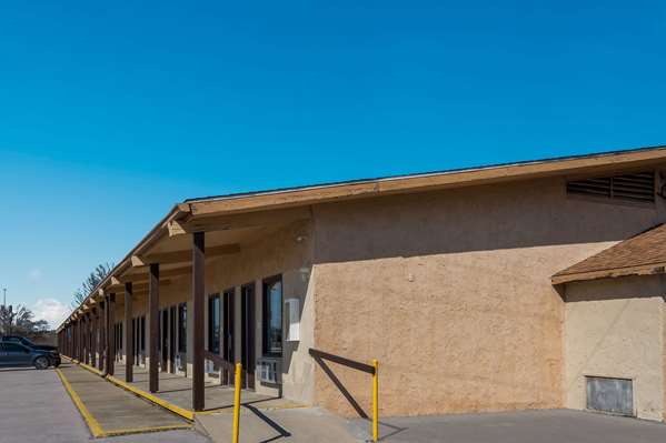 Exterior view - Suburban Studios Brazil - I-70, Exit 23