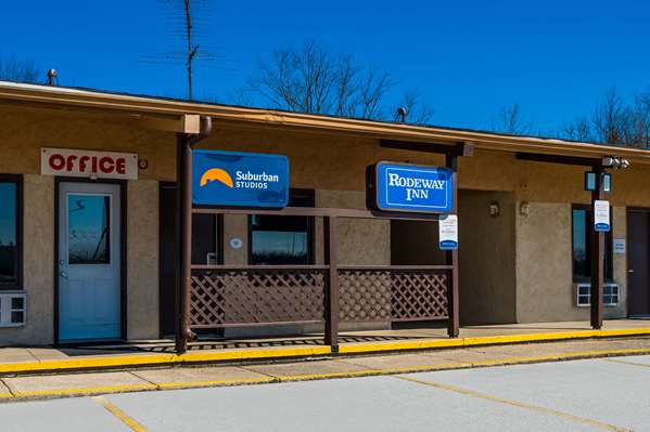 Exterior view - Suburban Studios Brazil - I-70, Exit 23