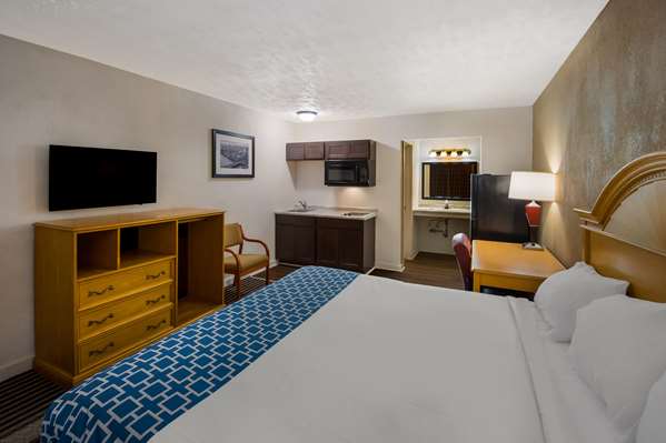  - Suburban Studios Brazil - I-70, Exit 23