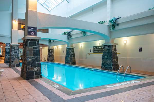 Pool - Rundlestone Lodge Banff