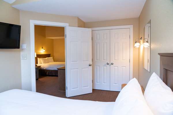  - Irwin's Mountain Inn Banff