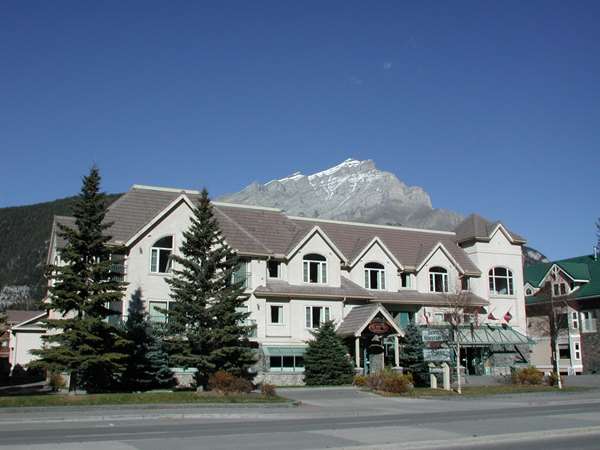 Exterior view - Irwin's Mountain Inn Banff