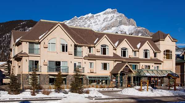 Exterior view - Irwin's Mountain Inn Banff