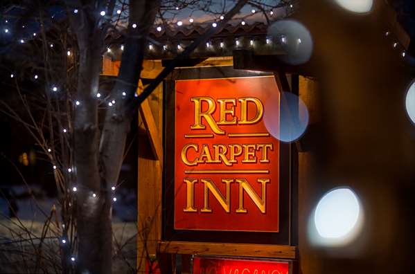 Exterior view - Red Carpet Inn Banff