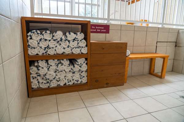  - Red Carpet Inn Banff