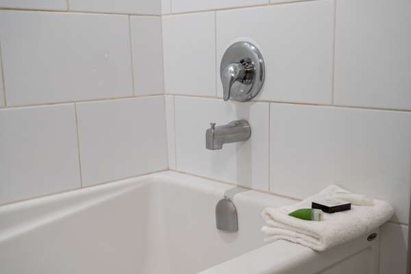  - Red Carpet Inn Banff