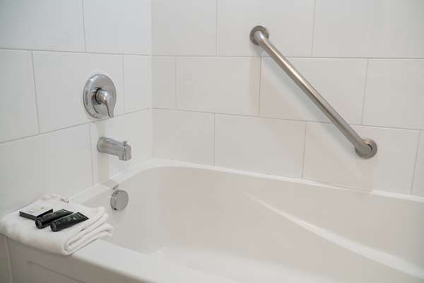  - Red Carpet Inn Banff