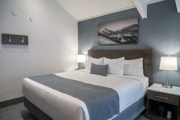  - Red Carpet Inn Banff