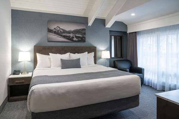  - Red Carpet Inn Banff