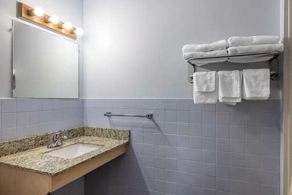  - Travelodge Spirit Lake