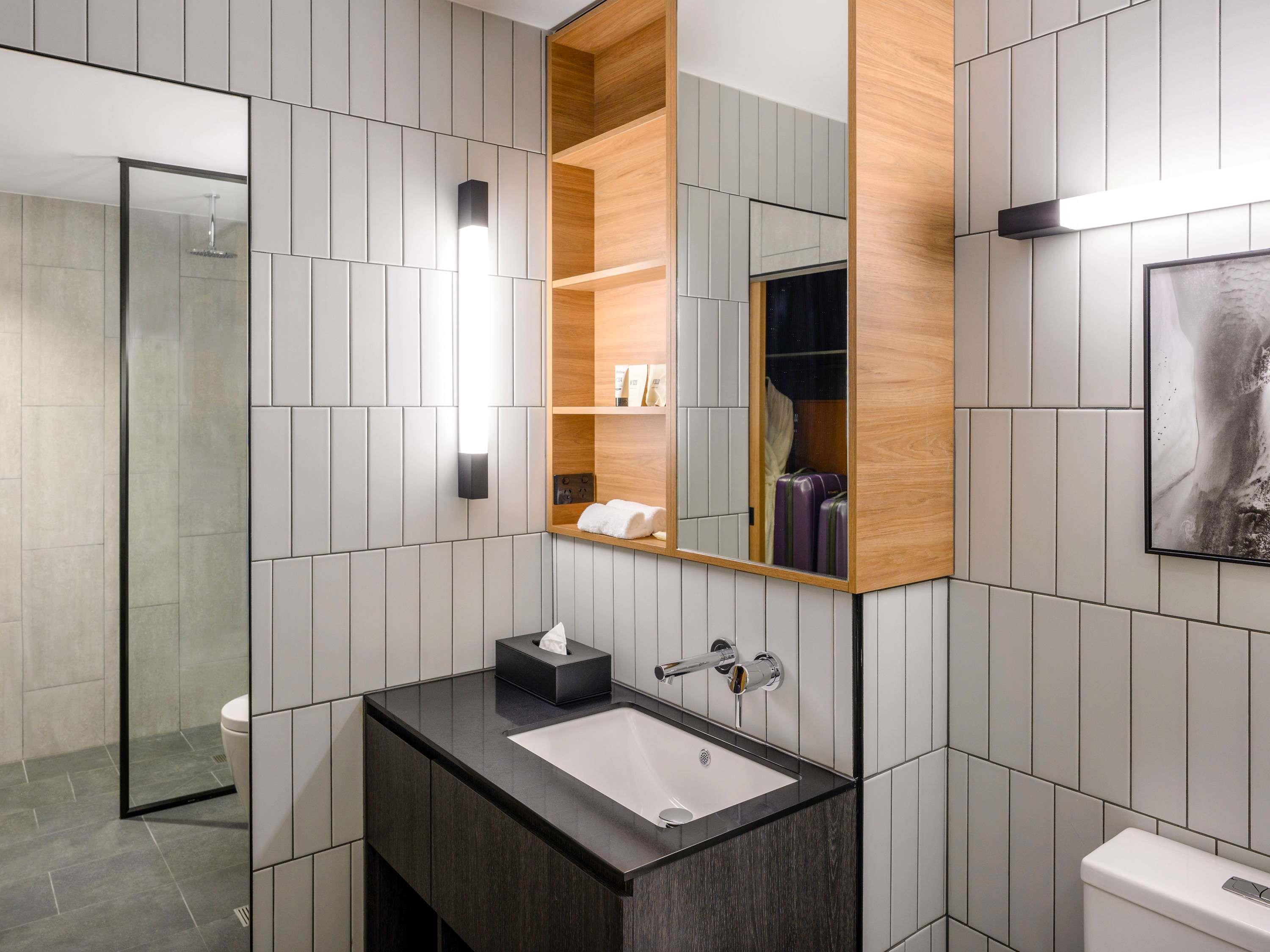 Movenpick Hotel Hobart Room Type - Classic Interior Room with King Size Bed