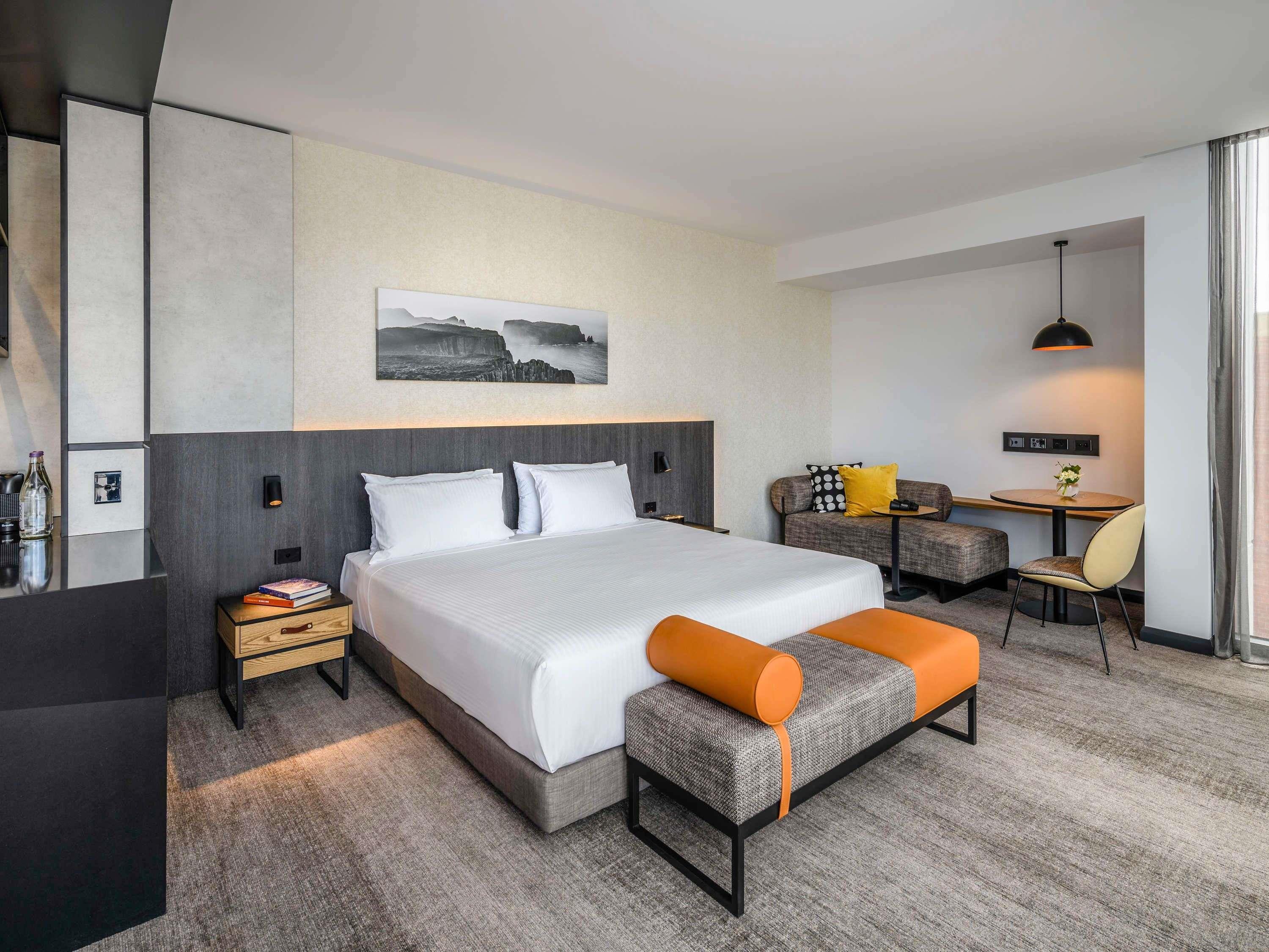 Movenpick Hotel Hobart Room Type - Suite Water Views with One King Bed Movenpick Hotel Hobart Room Type - Suite Water Views with One King Bed