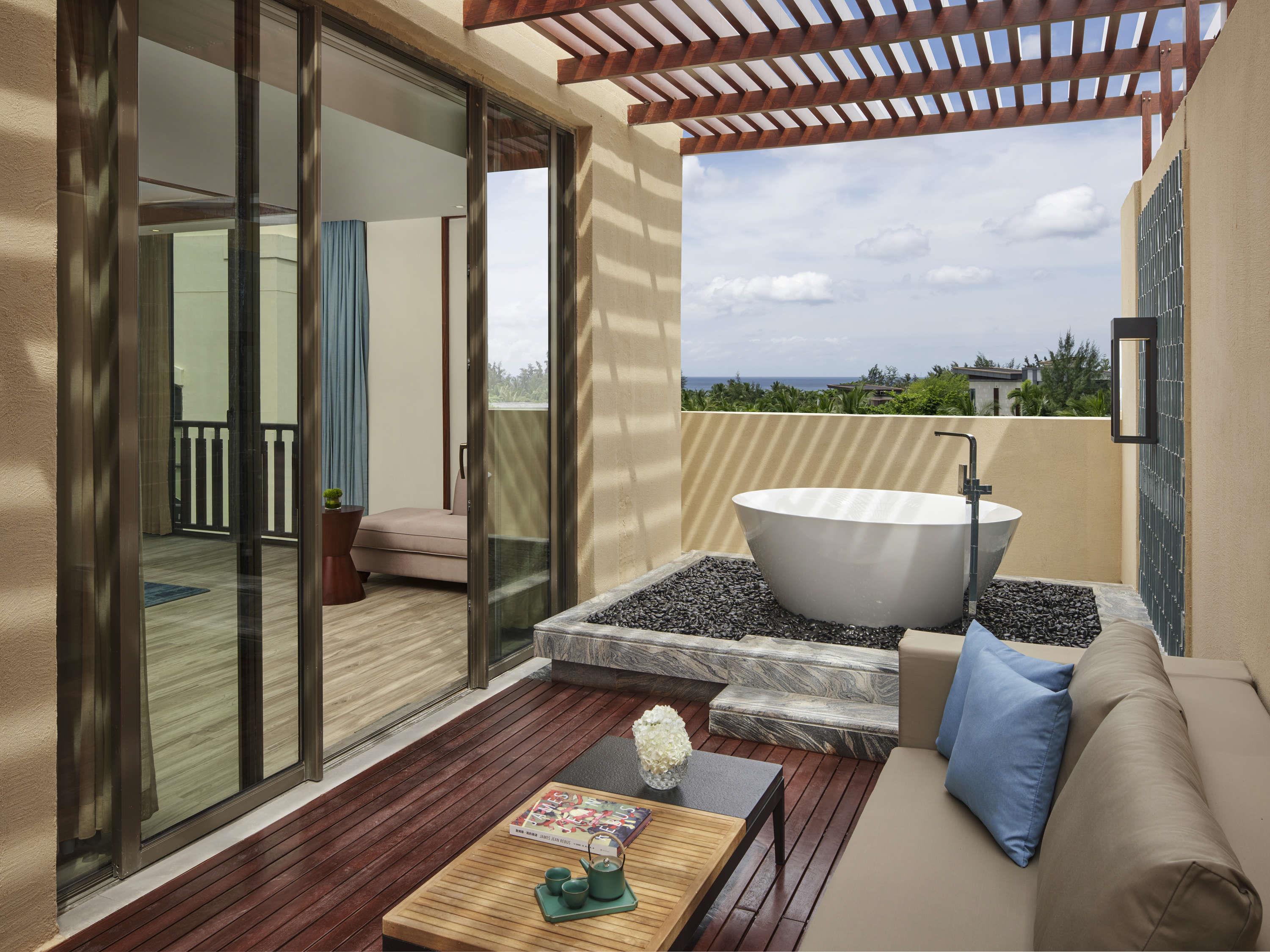 Fairmont Sanya Haitang Bay Room Type - DELUXE FAIRMONT SUITE, 1 King size Bed