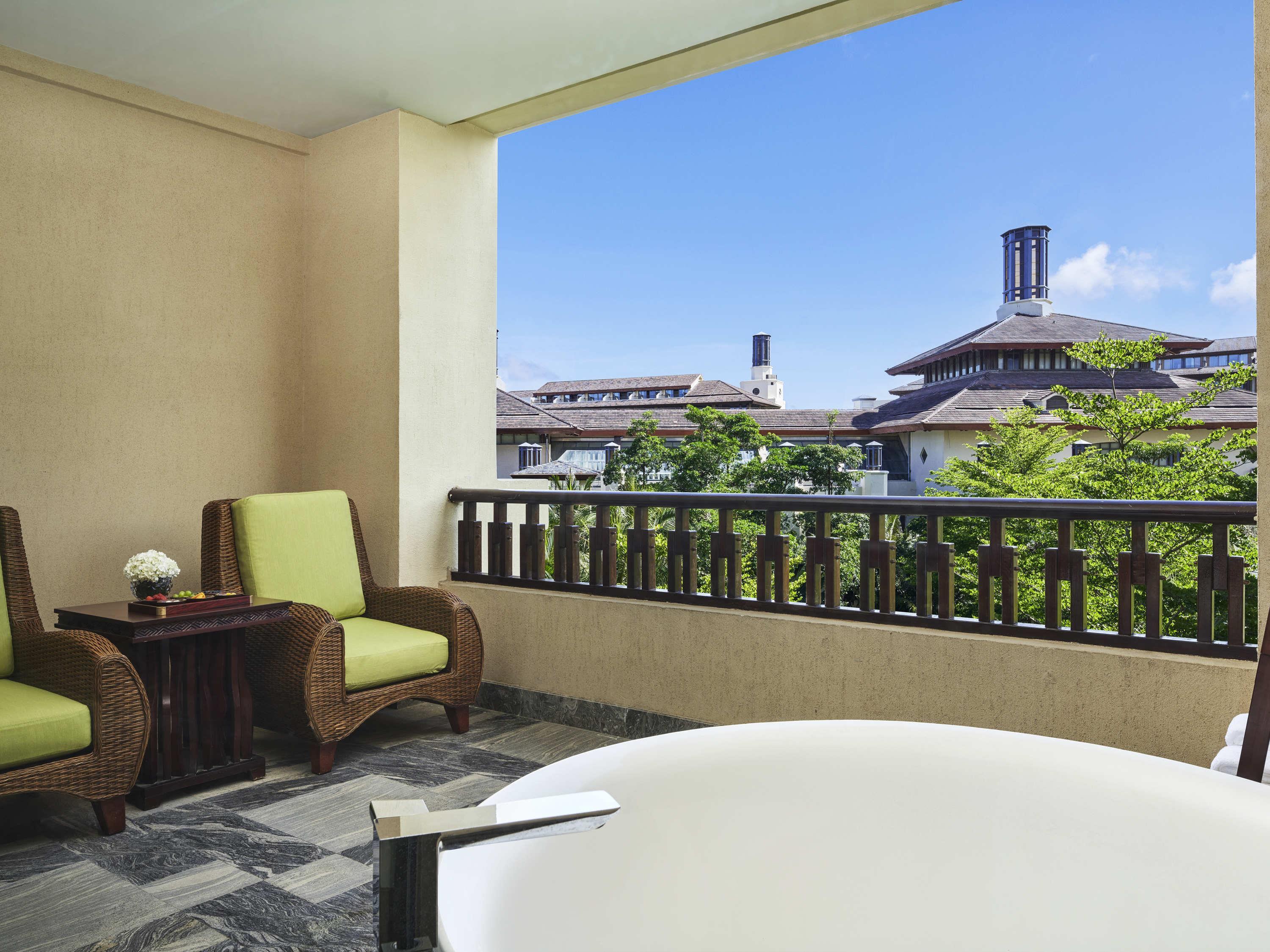 Fairmont Sanya Haitang Bay Room Type - FAIRMONT GOLD ROOM, Lounge Access, 1 King Size Bed, Garden View