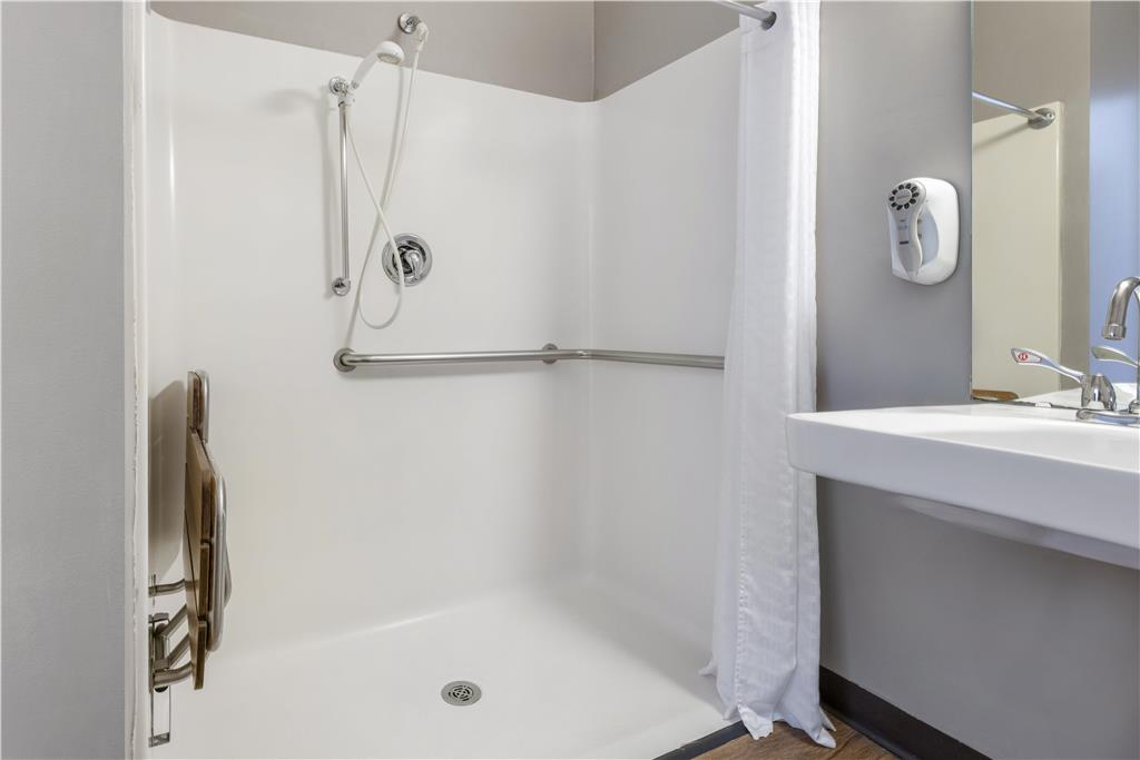 Best Western Louisville South / Shepherdsville-guestroom-Guest Room,Bathroom,On-Site.jpg