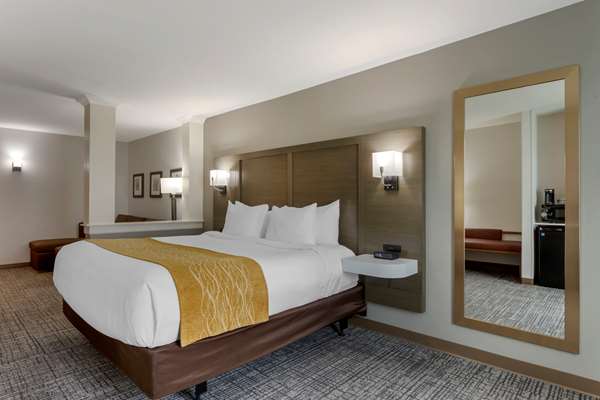 Suite - Comfort Inn Jonesboro - I-555, Exit 42