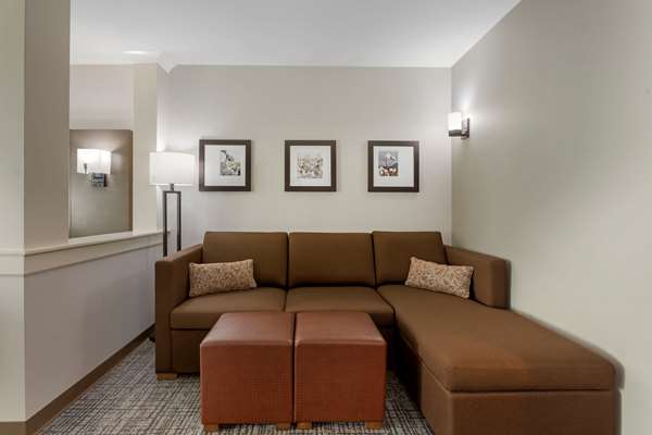 Suite - Comfort Inn Jonesboro - I-555, Exit 42