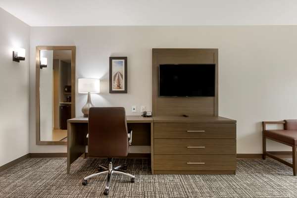 Suite - Comfort Inn Jonesboro - I-555, Exit 42