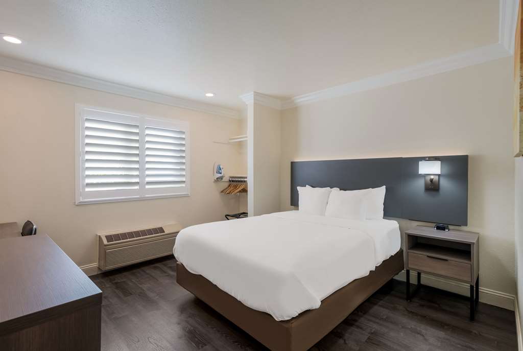 COMFORT INN GILROY-guestroom-Guest Room,On-Site.jpg