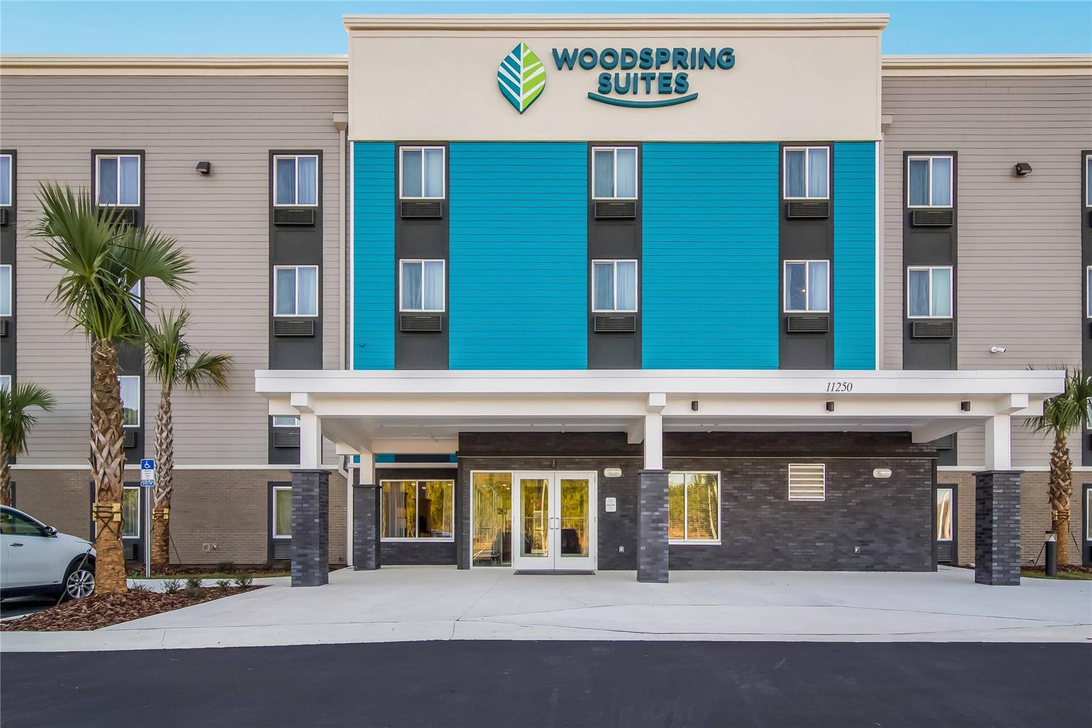 WoodSpring Suites Campfield Commons