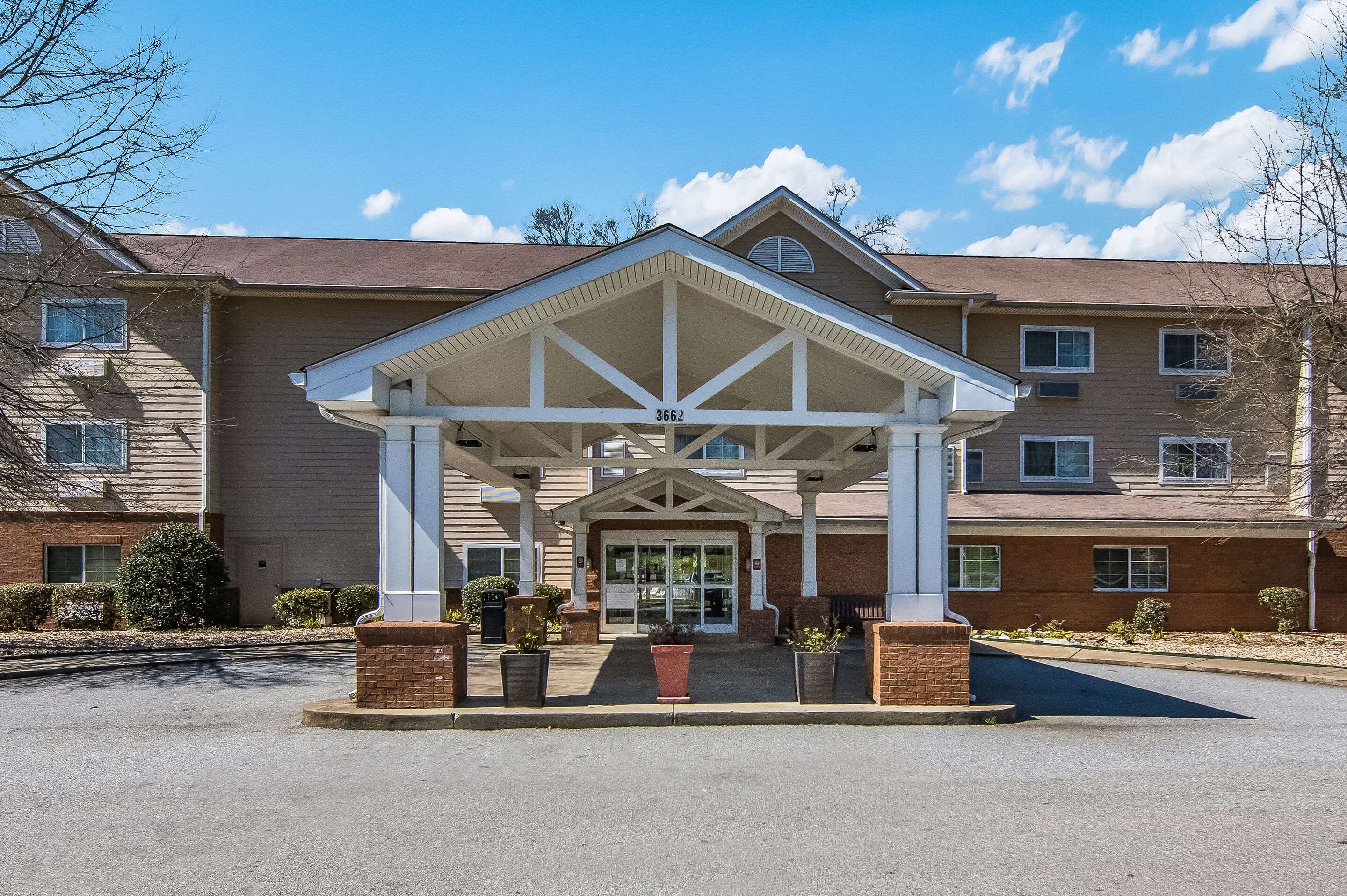 Hotel entrance | MainStay Suites Columbus next to Fort Moore