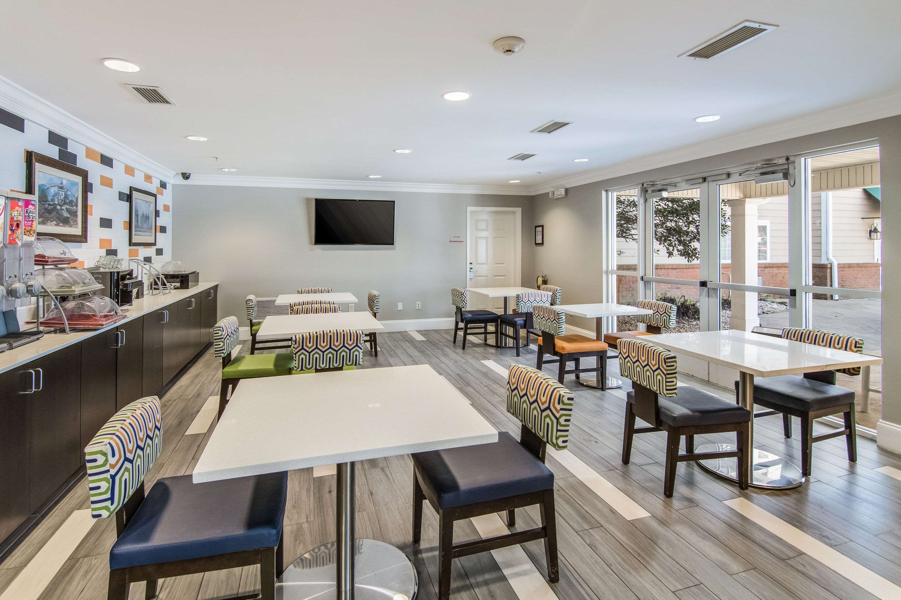 Breakfast area | MainStay Suites Columbus next to Fort Moore