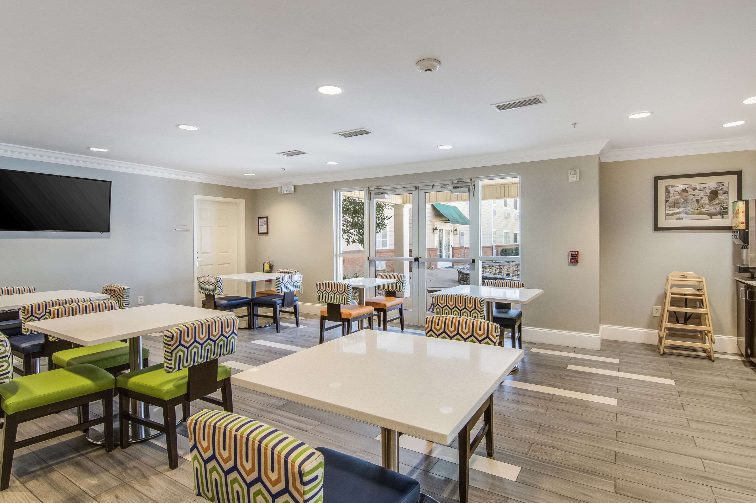 Breakfast area | MainStay Suites Columbus next to Fort Moore