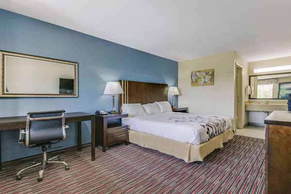  - Econo Lodge Inn & Suites Enid