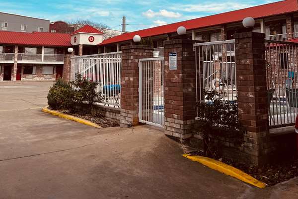 Exterior view - Econo Lodge Downtown San Antonio - I-10 & I-35, Exit 155B