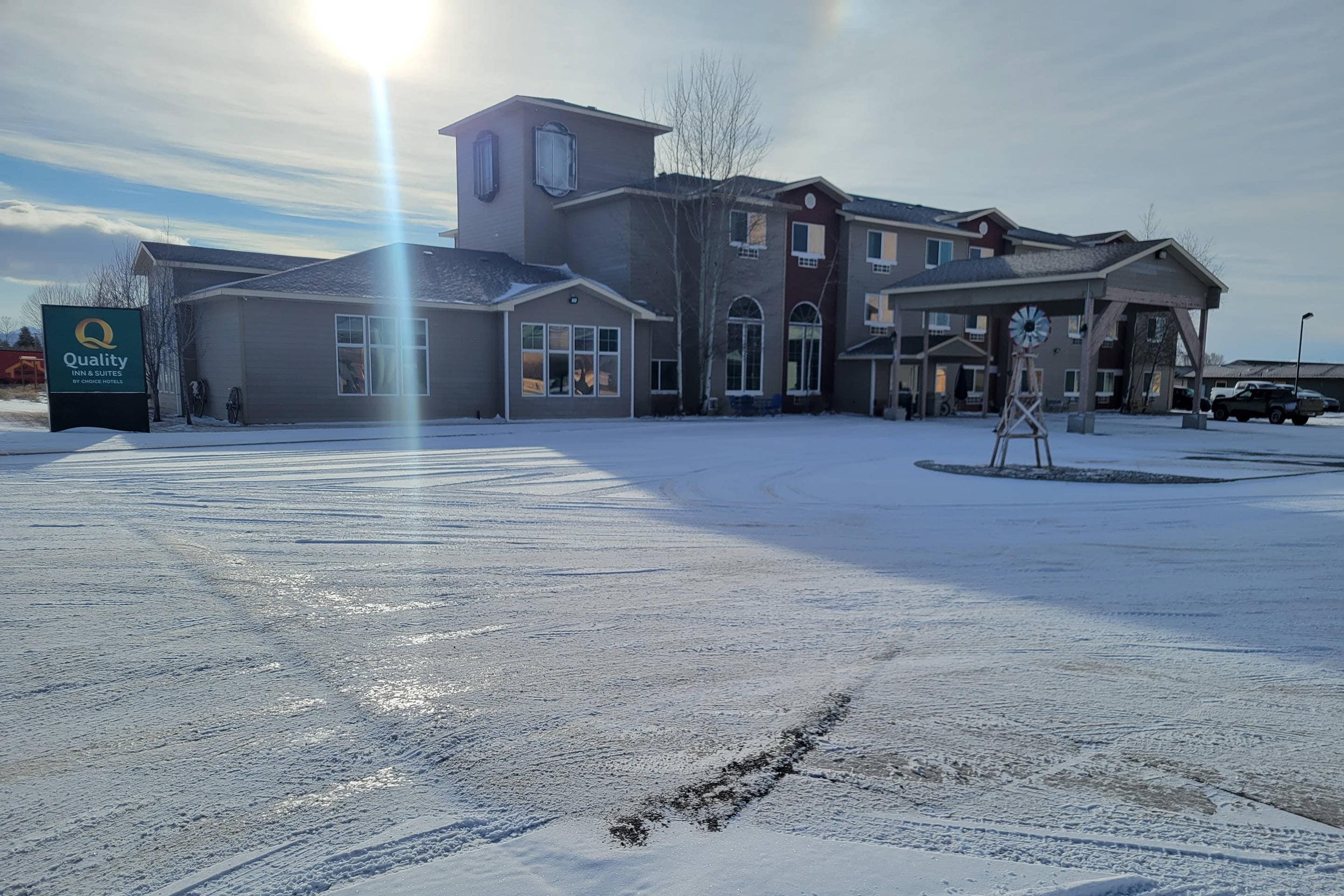 Hotel exterior | Quality Inn & Suites