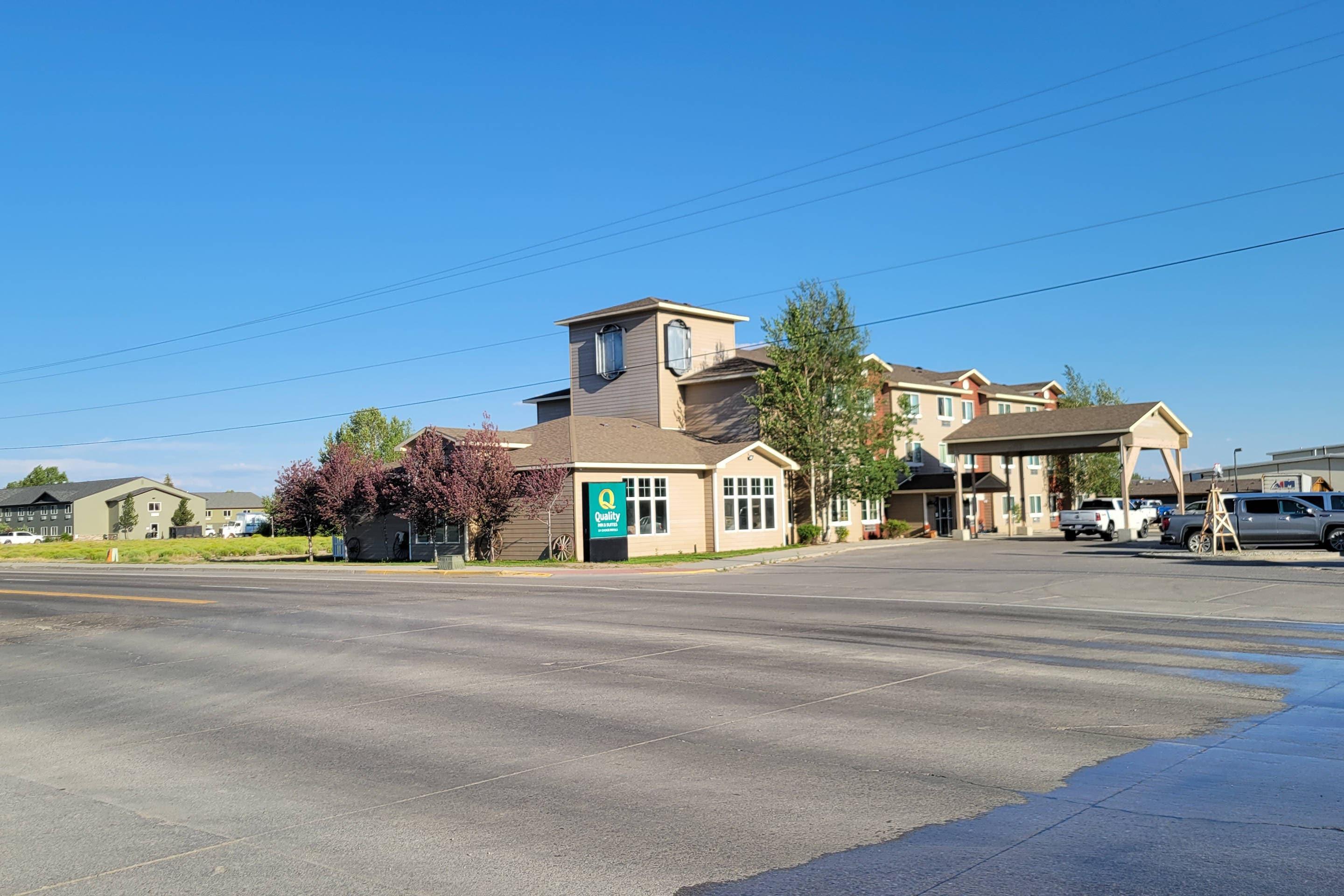 Hotel exterior | Quality Inn & Suites