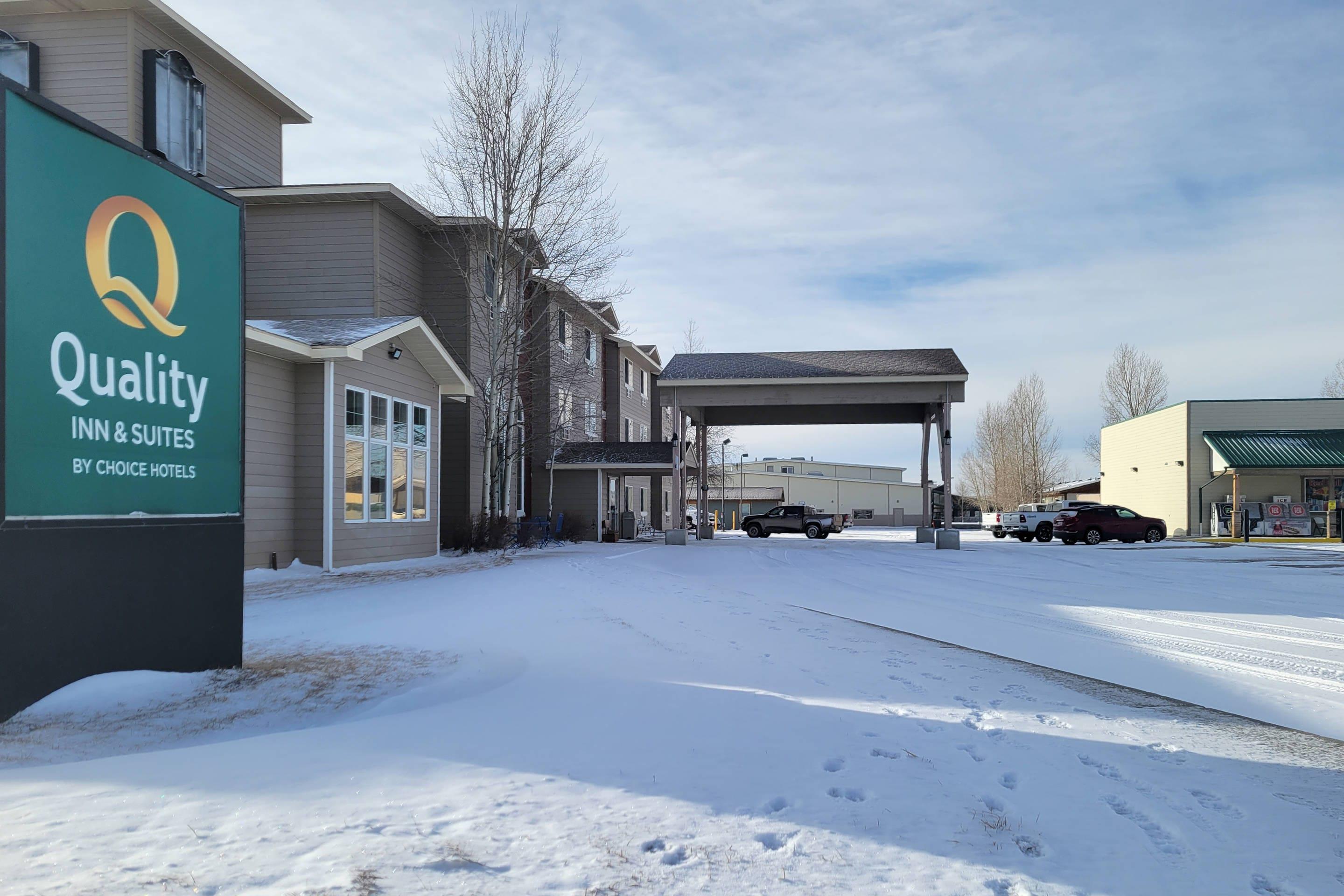 Hotel exterior | Quality Inn & Suites