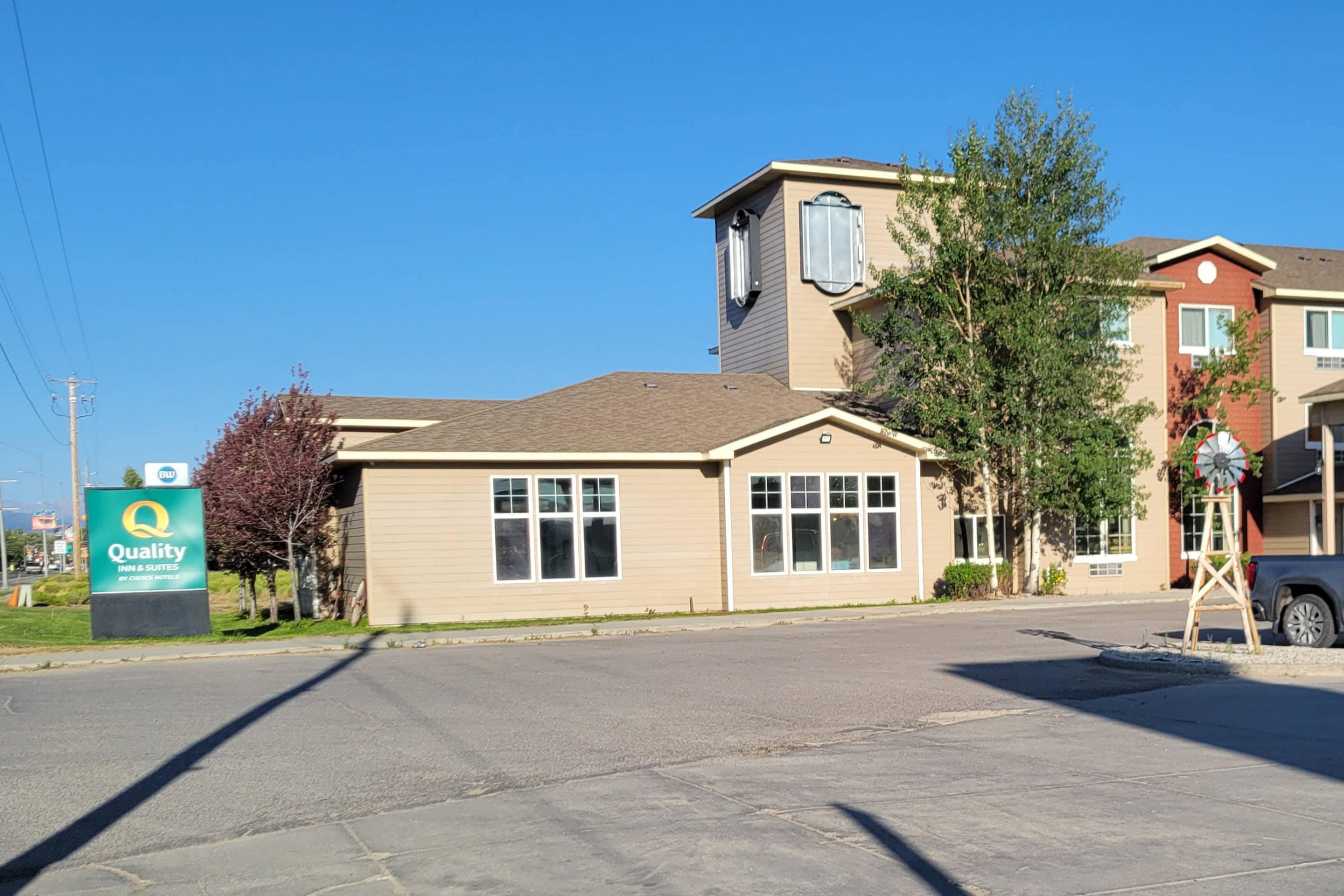 Hotel exterior | Quality Inn & Suites
