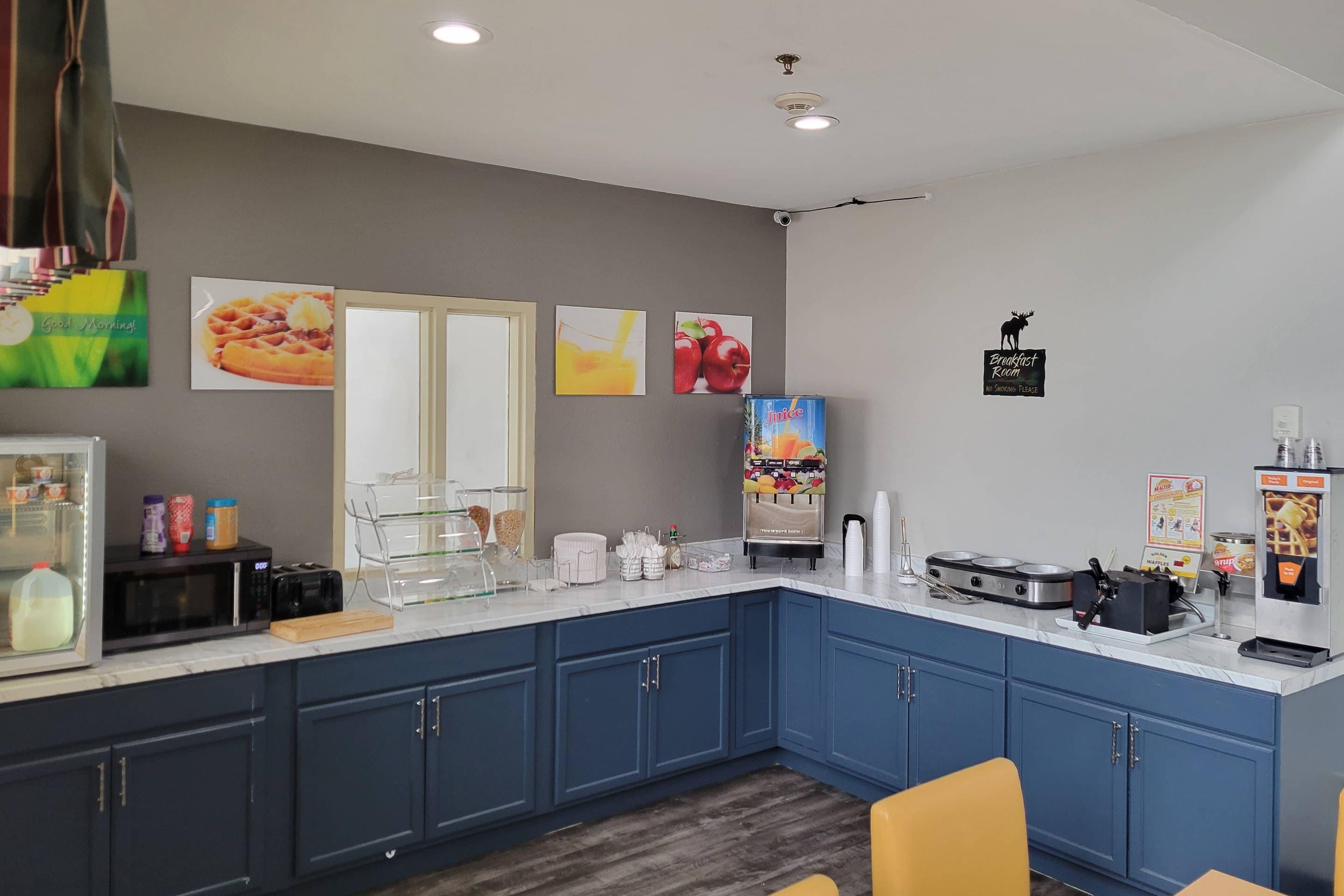 Breakfast area | Quality Inn & Suites