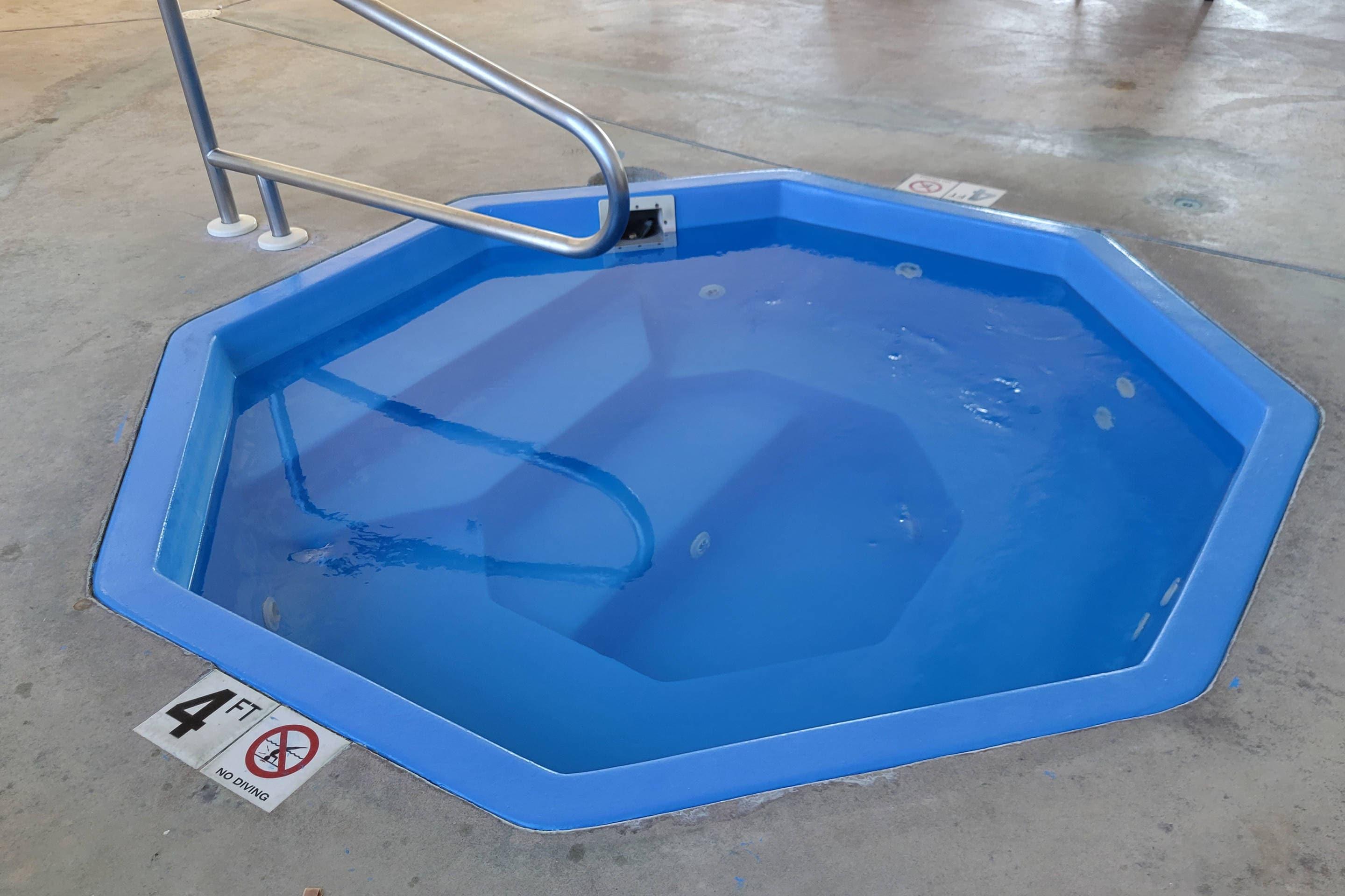 Indoor hot tub | Quality Inn & Suites