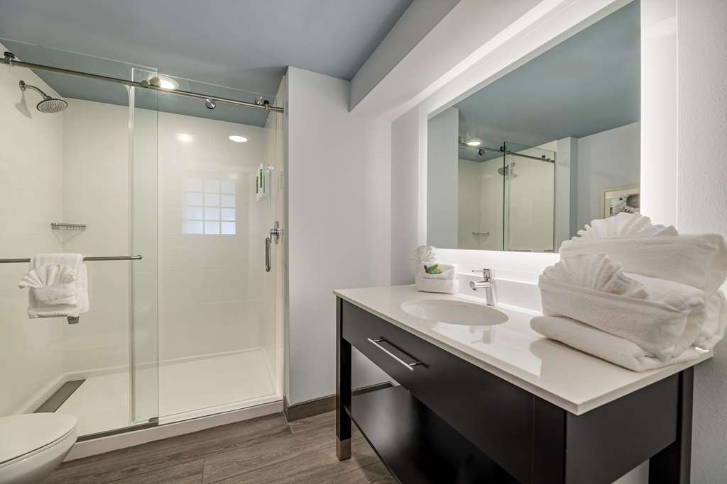 HEIDEL HOUSE HOTEL AND CONFERENCE C-guestroom-Guest Room,Bathroom,On-Site.jpg
