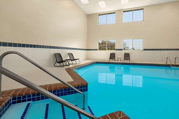 Pool - Baymont Inn & Suites I-35 Blackwell