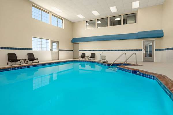 Pool - Baymont Inn & Suites I-35 Blackwell